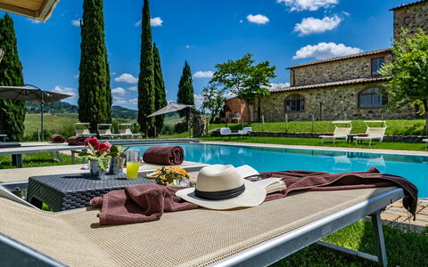 Le Colombelline 12: Chaîne De Montagnes, Vallée, Crête, Biens, Hacienda, Recours, Alpes, Piscine, Villa