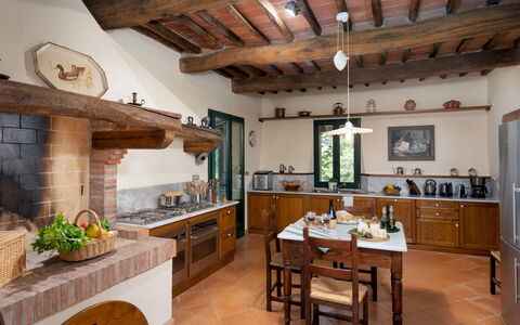 Villa Paesante 8: Meubles, Cuisine, Design Intérieur, Sol, Bois, Domicile, Comptoir, Cabinetry, Table, Sol