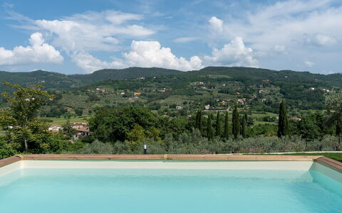 Terrazza sulla Valle 4+2: Montagnes Relief, Colline, Piscine, Montagne, Nuage, Chaîne De Montagnes, Eco Hôtel, Crête, Recours, Cumulus