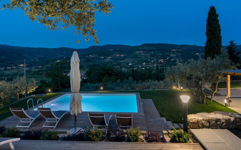 Terrazza sulla Valle 4+2: Piscine, Colline, Recours, Eco Hôtel, Mobilier De Jardin, Chaîne De Montagnes, Aménagement Paysager, Jardin, Biens, Villa