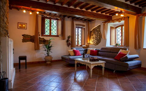 Podere Montioni 6+2: Meubles, Design Intérieur, Sol, Mur, Bois, Sol, Pièce, Plafond, Table, Salon