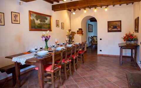 Podere Montioni 6+2: Meubles, Bois, Sol, Design Intérieur, Table, Salle À Manger, Sol, Pot De Fleur, Table Cuisine Et Salle A Manger, Chaise