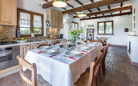 Casa Eusebia 8+2: Meubles, Salle À Manger, Table, Domicile, Table Cuisine Et Salle A Manger, Design Intérieur, Maison, Chaise, Sol, Plafond