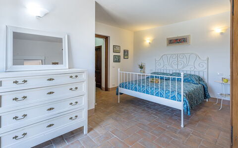 Casa Eusebia 8+2: Sol, Lit, Meubles, Design Intérieur, Chambre, Sol, Plafond, Drap De Lit, Pièce, Literie