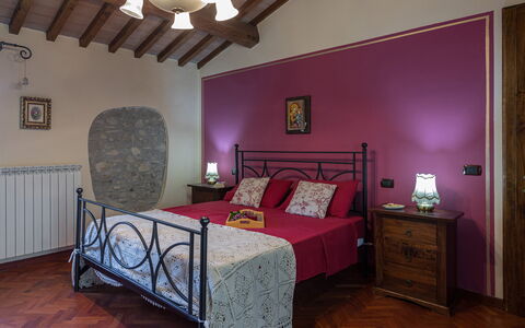 Dimora Alessandra 4: Meubles, Design Intérieur, Chambre, Lit, Mur, Sol, Sol, Literie, Drap De Lit, Pièce