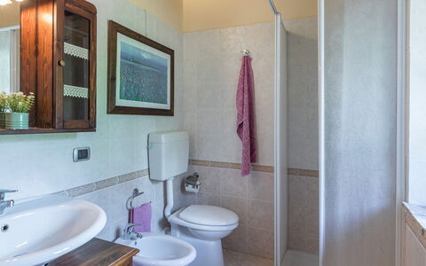 Dimora Alessandra 4: Sol, Sol, Design Intérieur, Luminaire Plomberie, Lavabo, Évier, Salle De Bains, Pièce, Meubles, Robinet