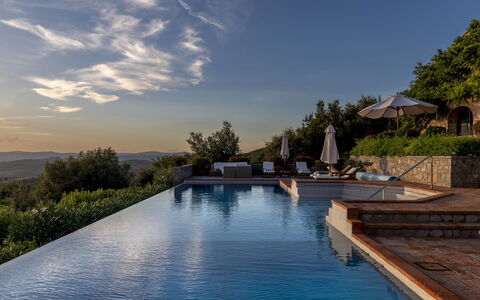 Scandelaia 12: Piscine, Biens, Eco Hôtel, Villa, Aménagement Paysager, Ville Resort, Caractéristique De L'Eau, Crête, Recours, Soirée