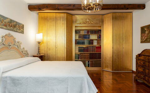 Villa Binetti 7: Meubles, Mur, Chambre, Design Intérieur, Lit, Bois, Sol, Sol, Jaune, Drap De Lit