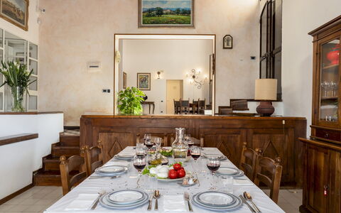 Villa Bel Panorama 8: Meubles, Design Intérieur, Table, Bois, Sol, Table Cuisine Et Salle A Manger, Plafond, Pièce, Salle À Manger, Éclairage