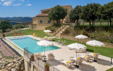 Casolare San Martino 12: Piscine, Zone Résidentielle, Domicile, Mobilier De Jardin, Biens, Établissements Humains, Recours, Thermes, Villa, Balancelle