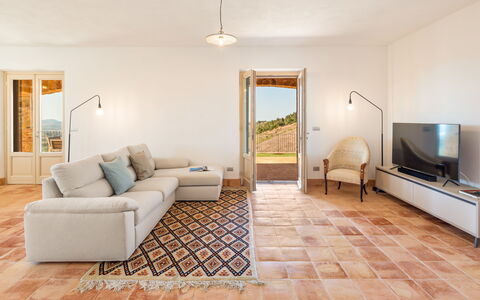 Casale Grottini 8: Sol, Sol, Meubles, Salon, Canapé, Parquet, Chaise, Tache De Bois, Dur