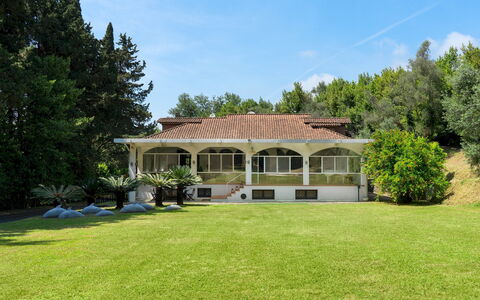 Villa Manganelli 12: Toit, Maison, Domicile, Zone Résidentielle, Biens, Ferme, Chalet, Jardin, Pelouse