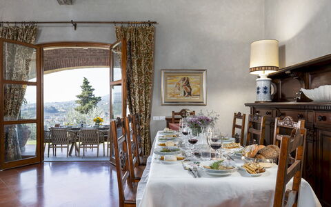 Villa Adisa 8: Meubles, Table, Chaise, Salle À Manger, Design Intérieur, Domicile, Table Cuisine Et Salle A Manger, Nappe De Table, Bar, Verres À Pied