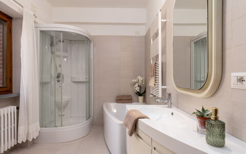 Villa Adisa 8: Salle De Bains, Design Intérieur, Luminaire Plomberie, Sol, Mur, Sol, Baignoire, Domicile, Lavabo, Robinet