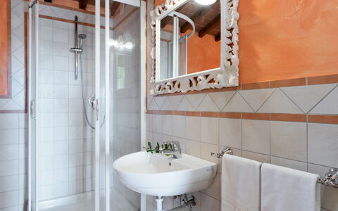 Gli Spilocchi 16: Design Intérieur, Sol, Luminaire Plomberie, Meubles, Sol, Éclairage, Salle De Bains, Pièce, Plafond, Robinet
