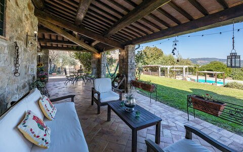 Residenza Collefiorito 26: Meubles, Chalet, Pot De Fleur, Chaise, Biens, Porche, Ombre, Eco Hôtel, Plante D'Appartement, Hacienda