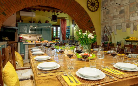 Podere Giardino 16+2: Meubles, Design Intérieur, Table, Chaise, Salle À Manger, Bois, Vaisselle, Table Cuisine Et Salle A Manger, Plafond, Pièce