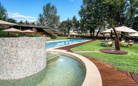 Podere Giardino 16+2: Piscine, Jardin, Recours, Caractéristique De L'Eau, Arrière-Cour, Pelouse, Aménagement Paysager, Eco Hôtel, Cour, Hacienda