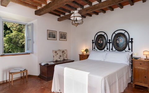 Villa la Rassinata 8: Mur, Meubles, Chambre, Lit, Domicile, Sol, Cadre De Lit, Literie, Drap De Lit, Appartement