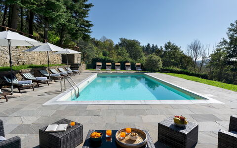Villa la Rassinata 8: Piscine, Mobilier De Jardin, Dalle, Balancelle, Ombre, Eco Hôtel, Jardin, Recours, Aménagement Paysager, Chaise