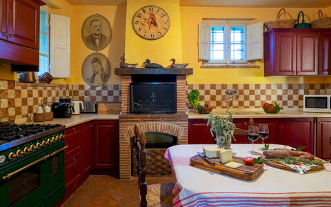 La Mandolata 12: Meubles, Cuisine, Design Intérieur, Sol, Appareil De Cuisine, Principaux Appliance, Cuisinière, Pièce, Éclairage, Comptoir