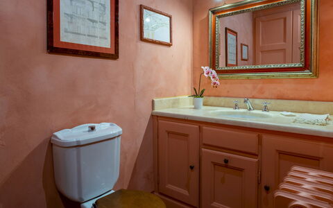 La Mandolata 12: Luminaire Plomberie, Lavabo, Évier, Salle De Bains, Design Intérieur, Robinet, Armoire De Toilette, Plomberie, Sol, Sol