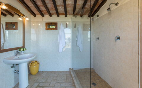 Villa Stroncoli 14: Mur, Design Intérieur, Sol, Luminaire Plomberie, Sol, Plafond, Éclairage, Salle De Bains, Pièce, Plomberie