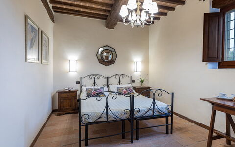 Villa le Tornaie 14: Meubles, Chambre, Sol, Design Intérieur, Lit, Sol, Plafond, Éclairage, Cadre De Lit, Pièce