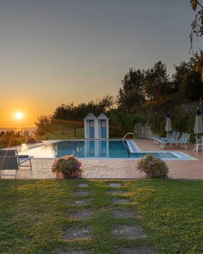 Villa ai Venti 8: Piscine, Recours, Chaise, Eco Hôtel, Ombre, Mobilier De Jardin, Aménagement Paysager, Hôtel, Plante D'Appartement, Dalle