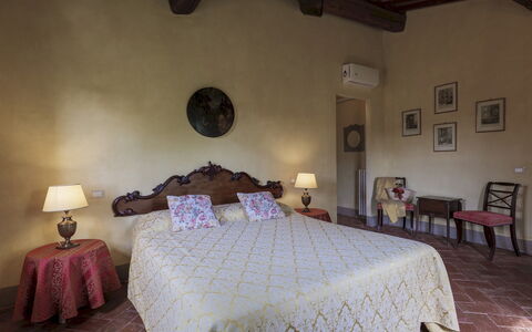 Villa Iside 8: Mur, Meubles, Sol, Domicile, Chambre, Cadre De Lit, Lit, Literie, Drap De Lit, Hôtel