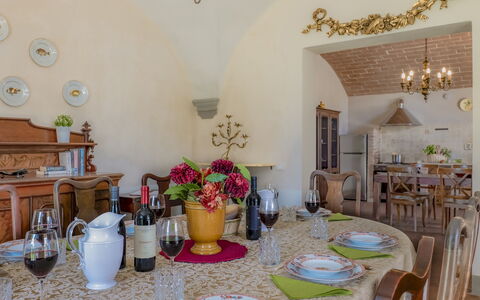 Villa Iside 8: Meubles, Design Intérieur, Table, Sol, Chaise, Table Cuisine Et Salle A Manger, Salle À Manger, Porcelaine, Plafond, Plante D'Appartement