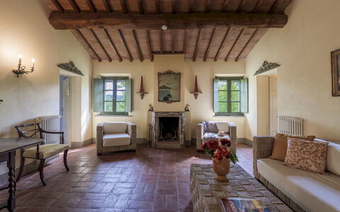 Villa Iside 8: Meubles, Mur, Sol, Domicile, Maison, Chaise, Sol, Biens, Salon, Villa