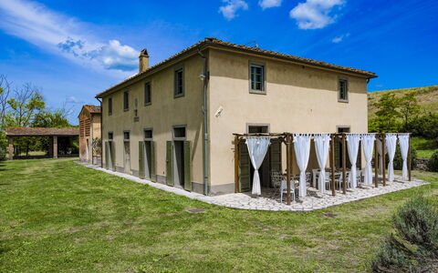 Villa Iside 8: Domicile, Lot Terre, Chalet, Biens, Ombre, Cour, Pelouse, Ferme, Jardin, Arrière-Cour
