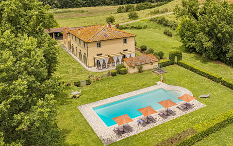 Villa Iside 8: Zone Résidentielle, Maison, Biens, Piscine, Domicile, Lot Terre, Jardin, Pelouse, Ferme, Aménagement Paysager