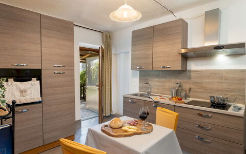 Il Pratone 12: Cuisine, Comptoir, Bois, Appareil De Cuisine, Design Intérieur, Principaux Appliance, Cabinetry, Sol, Meubles, Evier
