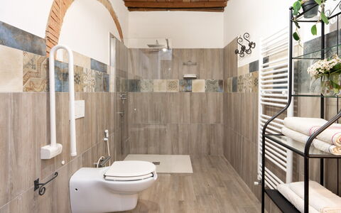 Il Pratone 12: Sol, Luminaire Plomberie, Design Intérieur, Sol, Siège De Toilette, Salle De Bains, Toilette, Plomberie, Tuile, Éclairage