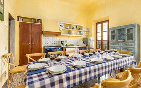 Villa Treggiaia 12+2: Meubles, Design Intérieur, Sol, Table, Table Cuisine Et Salle A Manger, Chaise, Sol, Salle À Manger, Pièce, Plafond