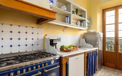 Villa Treggiaia 12+2: Cuisine, Principaux Appliance, Cuisinière, Design Intérieur, Appareil De Cuisine, Domicile, Gaz Poele, Le Fourneau, Cooktop, Comptoir