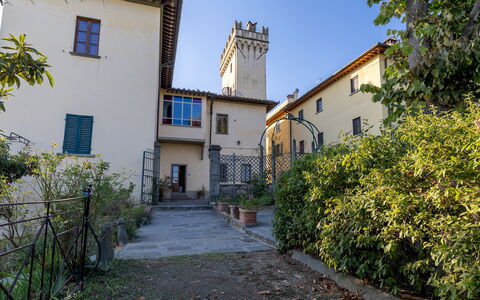 Villa Treggiaia 12+2: Façade, Domicile, Biens, Hacienda, Cour, Villa, Cour, Balcon