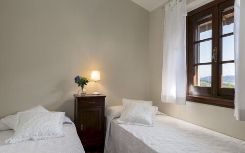Villa Loredana 12: Meubles, Design Intérieur, Chambre, Lit, Sol, Sol, Pièce, Drap De Lit, Literie, Plafond