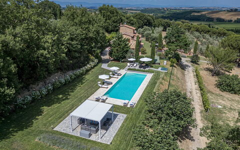 Villa Pianello 10: Piscine, Biens, Aménagement Paysager, Villa, Parc, Mobilier De Jardin, Arrière-Cour, Hacienda, Recours, Plantation