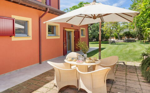 Casale Ansedonia 8+1: Jardin, Chaise, Pot De Fleur, Ombre, Tache De Bois, Cour, Mobilier De Jardin, Plante D'Appartement, Arrière-Cour, Aménagement Paysager