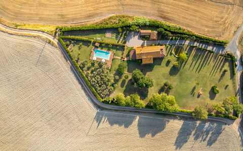 Villa Allodola 12: Paysage, Plaine, Lot Terre, Vue Du Ciel, Maison, Zone Rurale, Champ, Plantation, Biens, Photographie Aérienne