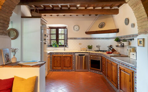 Villa Allodola 12: Cuisine, Design Intérieur, Sol, Meubles, Bois, Comptoir, Appareil De Cuisine, Cabinetry, Plafond, Sol