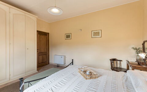 Casa Pippin 8: Lit, Meubles, Design Intérieur, Chambre, Mur, Sol, Sol, Bois, Plafond, Drap De Lit