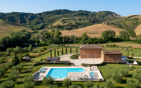 Podere Terranuova 10+2: Piscine, Domicile, Zone Résidentielle, Maison, Recours, Biens, Ferme, Eco Hôtel, Chalet, Thermes