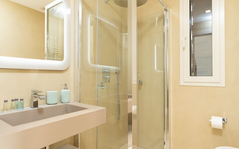 Podere Terranuova 10+2: Design Intérieur, Mur, Salle De Bains, Sol, Luminaire Plomberie, Sol, Lavabo, Pièce, Éclairage, Plomberie