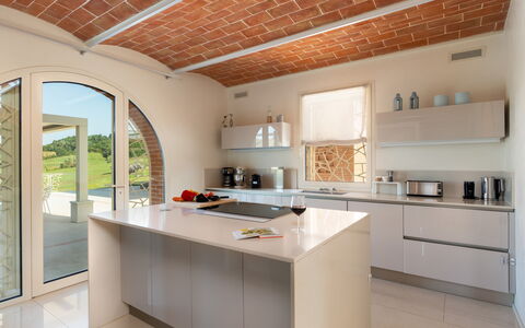 Podere Terranuova 10+2: Cuisine, Design Intérieur, Comptoir, Meubles, Bois, Sol, Plafond, Appareil De Cuisine, Cabinetry, Domicile