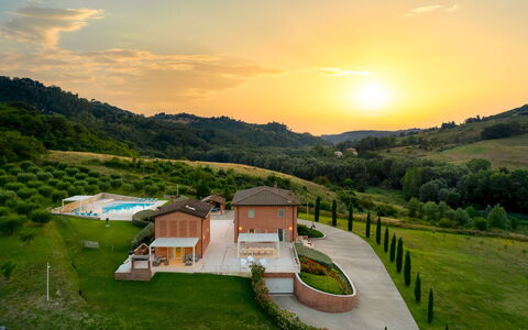 Podere Terranuova 10+2: Piscine, Lot Terre, Biens, Recours, Eco Hôtel, Station De Montagne, Ferme, Chalet, Villa, Hacienda