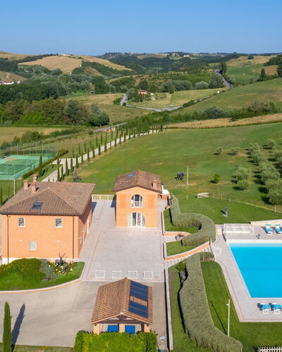 Podere Terranuova 10+2: Piscine, Biens, Loisir, Recours, Pelouse, Hacienda, Villa, Ferme, Cour, Aménagement Paysager